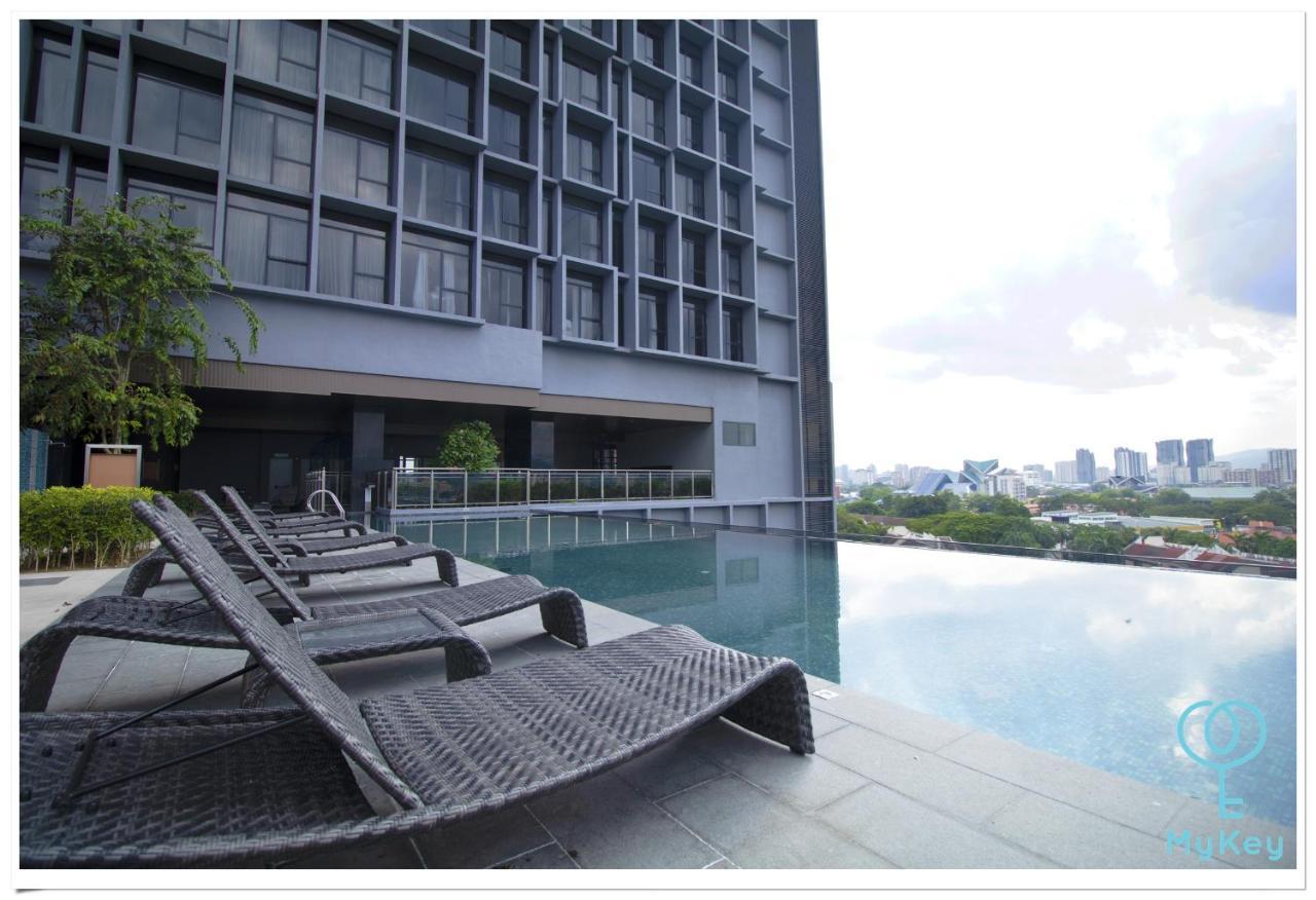 Expressionz Professional Suites By Mykey Kuala Lumpur Exteriér fotografie Infinity Pool