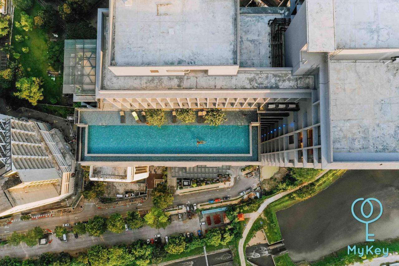Expressionz Professional Suites By Mykey Kuala Lumpur Exteriér fotografie Aerial view of the hotel